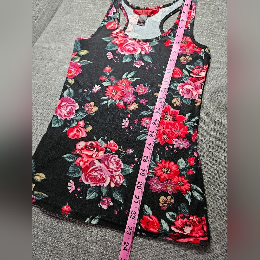HOT KISS 💋 Black & Red Floral Sleeveless Racer Back Tank Top - Picture 5 of 6